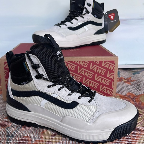 Vans WMNS Ultrarange Exo Hi Mte2 Marshmallow/Black
VN0A4BVSKIG
Sneakers Boots - Picture 2 of 16